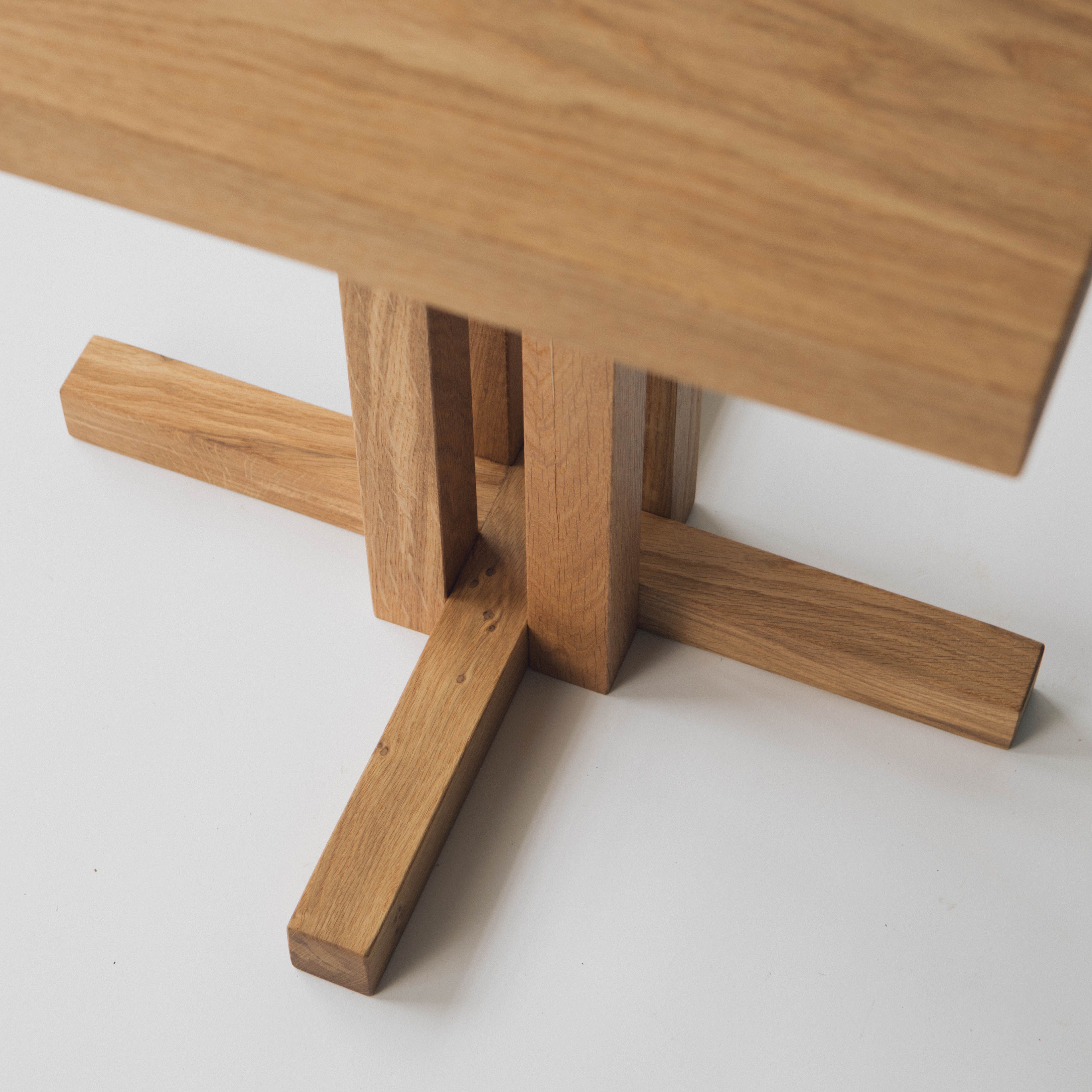 maaaa出品 Apat Side Table | Akron Street